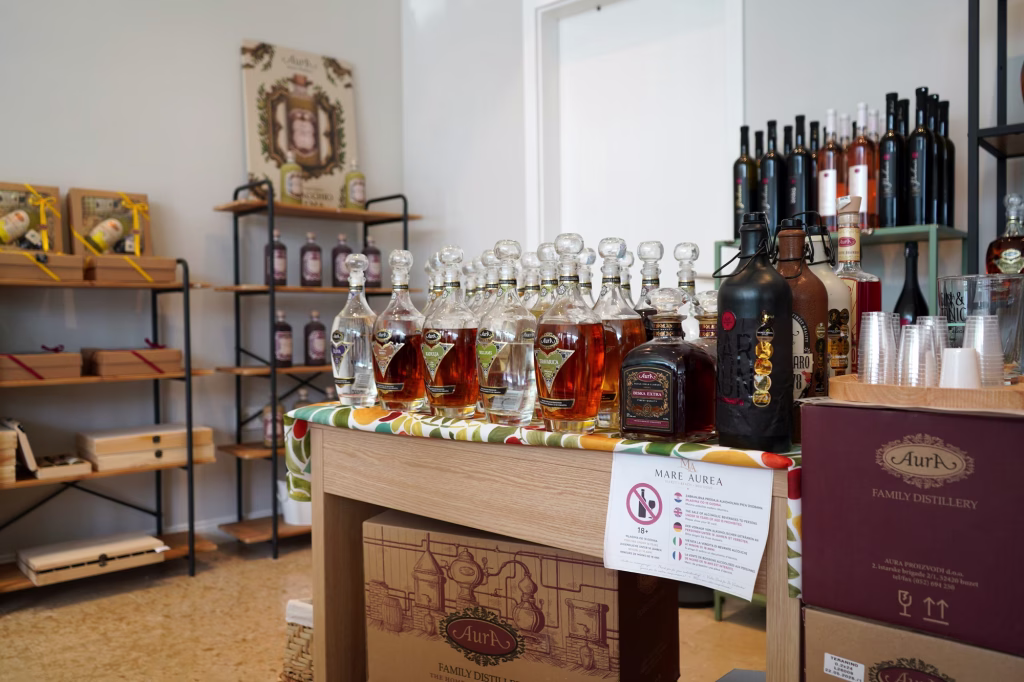 Izbor Aura pića i darova u trgovini Select